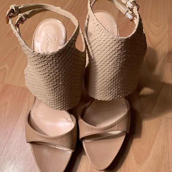 Max Azria Heels  - Picture 2 of 12